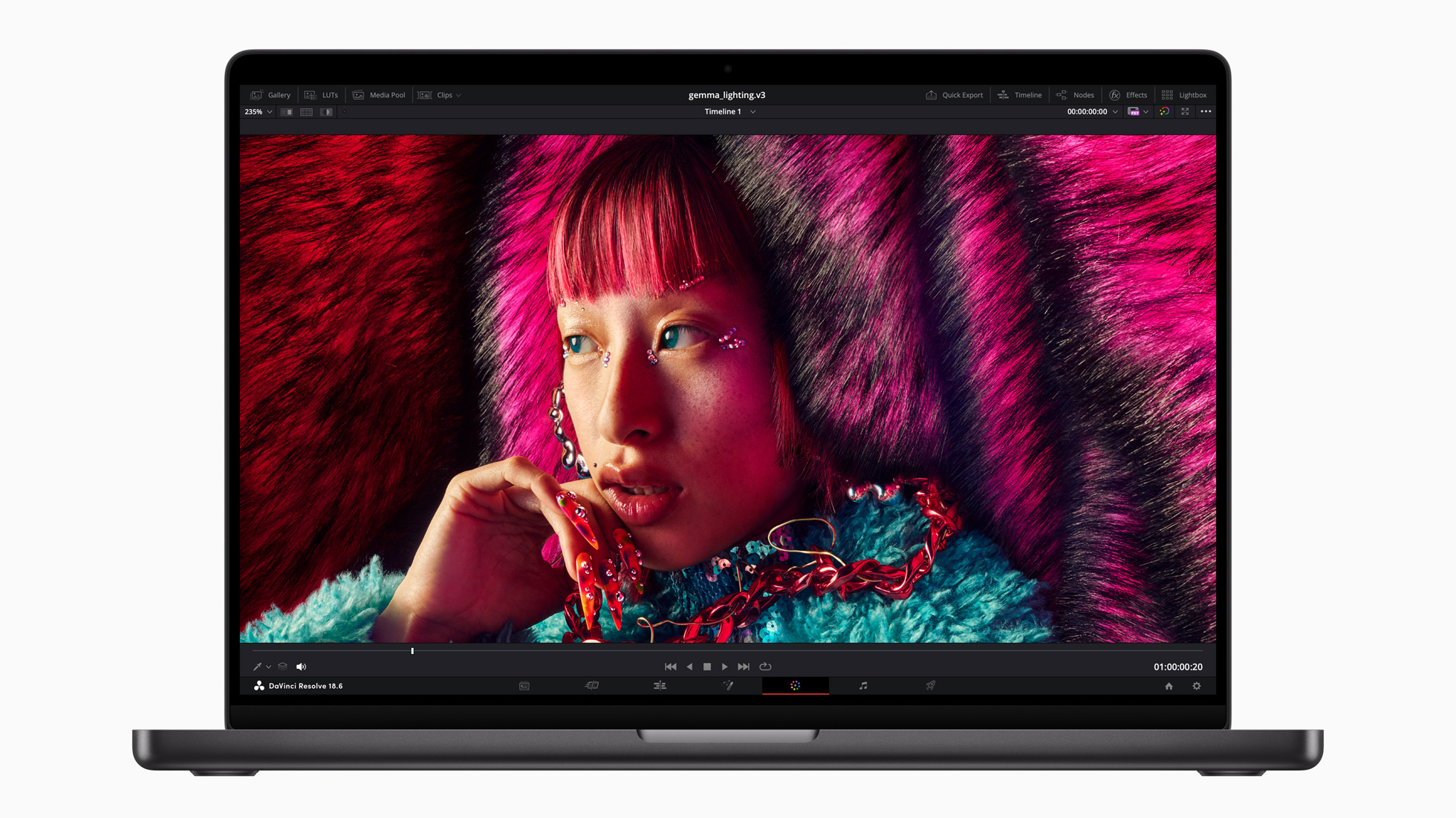 Apple-MacBook-Pro-Liquid-Retina-display-DaVinci-Resolve-231030